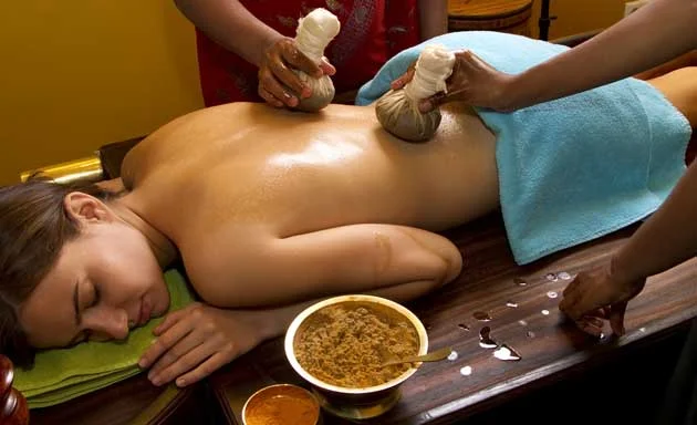 Choornapindasweda – Dry Powder Bundle Massage